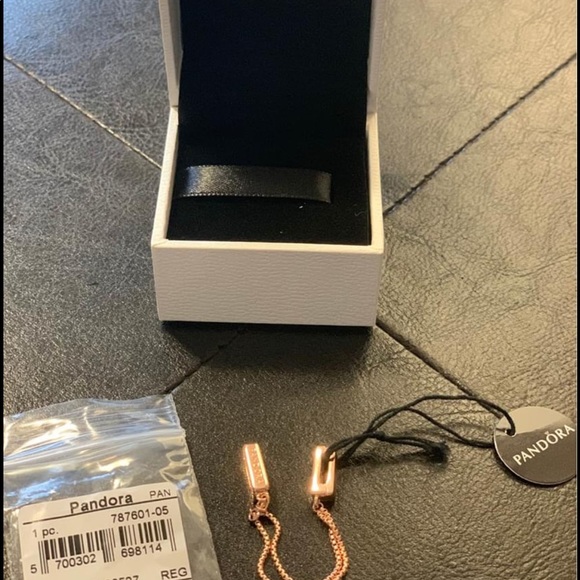 Safety Chain Clip Charm - Picture 2 of 3